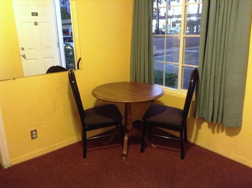 Oceanside Inn & Suites Rom bilde